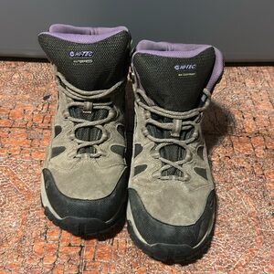 Hi-Tec Skamania Water proof womens hiking boot size 11 Gray and Viola